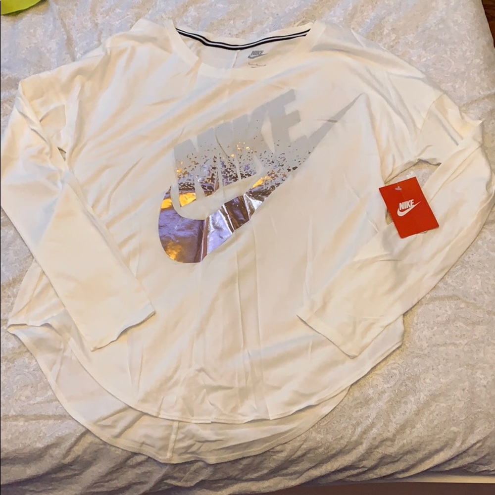 BRAND NEW NIKE LONG SLEEVE